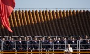 [속보] 장쩌민-후진타오, 중국 열병식 참석…톈안먼 성루에 올라