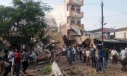 아침식사중 인도 식당서 폭발사고, 최소 49명 사망