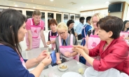 “송편 만들어보세요” KOTRA, 외국인 투자자 한국문화 체험행사 개최