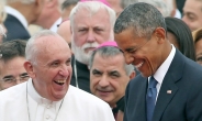 ‘무슬림 대통령’ 의심받는 오바마, 공항까지 나가 프란치스코 교황 극진히 영접