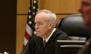 판사가 재판중 ‘법보다 주먹’ 실천…사실상 해임