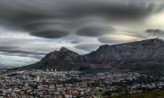 남아공 케이프타운 상공에서 포착된 ‘UFO’?