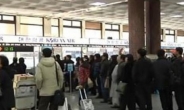 제주공항, 사상초유의 사태에 ’전쟁터 방불'…9만명 발 묶여