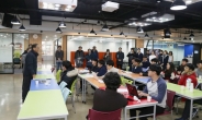 [포토뉴스] 홍윤식 행자부 장관, 창업동아리 학생들과 대화