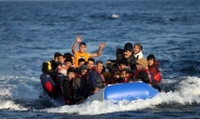 터키 난민 보트 침몰…어린이 포함 25명 사망