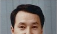 <속보> ‘가습기 살균제 사망’ 신현우 옥시 전 대표 檢 출석