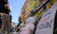 ‘강남역 살인’ 흥분한 오프라인·차분한 온라인