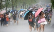 중국 동남부만 때리는 태풍들…한반도 아직은 ‘안전지대’