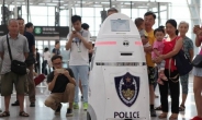 무시무시한 中 공항의 보안로봇, 테러범이 눈앞에 나타나면…