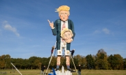 英에서 11미터짜리 트럼프 동상 불태운다
