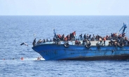 리비아 해안서 난민선 2척 전복, 최소 240명 실종