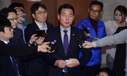 새누리당 의원 29명, 박근혜 대통령 징계요구서 제출