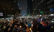 [11ㆍ26 촛불집회][포토뉴스]‘朴대통령 퇴진’을 외치는 어둠의 함성…1분 소등