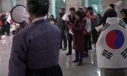 엄마부대 “JTBC 없애라”…방통위 난입 집단 농성