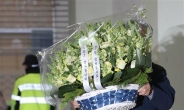 [포토뉴스] 특검 사무실로 배달되는 꽃바구니