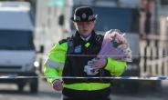 런던 경찰 90%는 총기 소지 안 해…테러 진압에 득? 실?