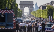[포토뉴스] ‘어제는 런던, 오늘은 파리…테러에 떠는 유럽’