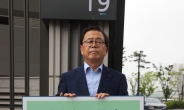 “박정희 기념우표 못 만드는 게 나라냐” 1인시위한 시장님