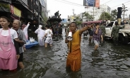 태국, 홍수피해 이재민들에 '썩은 음식' 제공 물의