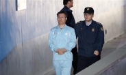 법정 선 정호성 “이 또한 운명”…檢, 2년6월 구형