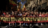 “침묵했던 다수가 깨어났다”…카탈루냐 독립반대 30만명 운집