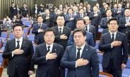 한국당 결국 빈손회군…내우외환 겹악재