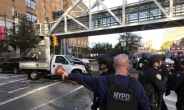 뉴욕 맨해튼서 트럭, 자전거도로 돌진 뒤 총격…“17명 사상”(1보)