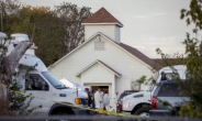 美 텍사스 교회서 총기난사로 26명 사망…트럼프 “악마의 행동”