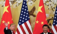 [美中회담, 그후] NYT “트럼프, 글로벌 리더십 중국에 내줄 것”