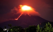 필리핀 마욘화산 폭발 카운트…3km 용암분출, 주민 1만여명 대피