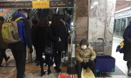 지하철역 소음·냄새 진동…잡상인들 어쩌나