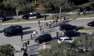 미국 플로리다 고교서 최악 총기난사…17명 사망