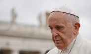 ‘성추행 두둔’교황 “큰 잘못 용서해주세요”