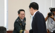 [김수한의 리썰웨펀]宋국방-기무사령관 관계 보여주는 두 장면