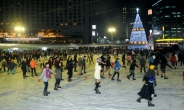 [오늘부터..] 10년전, ‘도심 속 겨울 낭만’ 서울광장 스케이트장