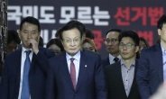 민주·한국 모두 “절대 물러서지 않겠다”…패스트트랙 ‘대혈투’
