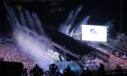 BTS 부산 입성, 국내외 팬 2만5000명 열광무대…일부 팬 대리예매로 항의 소동