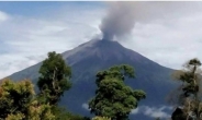印尼 수마트라 섬 ‘크리치 화산’ 폭발…800m 화산재 기둥 ‘비행 경보’ 발령