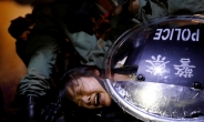 홍콩 시위 체포 시민 1000명 넘었다…1만여명 동맹휴학·29개 업종 총파업·세대간 혼란