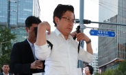 1인 시위 이어가는 황교안 “한국당도 조국 사태 전후가 다를 것”