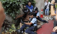 홍콩 곳곳 친중-반중파 충돌…“경찰, 반중 시위대만 체포”