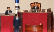[H#story] ‘인사하는 법무부 장관…’ ‘등돌린 자유한국당 의원…’