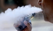 美서 커지는 전자담배 공포…폐질환 1080건·사망자 18명으로 증가
