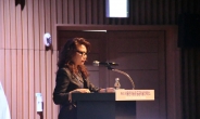 서울은 미술관, 최현주…공공미술에 있어서 민주성 문제