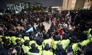 한국당 ‘공수처·선거법 저지’규탄대회로 국회 봉쇄… 한때 교통 마비도