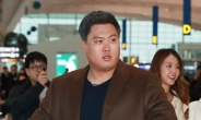 류현진, 캐나다로 출국…MLB 토론토 최초 '99번' 달까