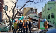부산서 단독주택 공사 중 붕괴…매몰 5명 중 2명 구조