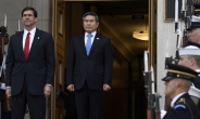 에스퍼 美국방 “한국, 방위비 더 분담할 능력 있다”