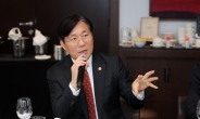 성윤모 산업 장관 “외투기업, 포스트코로나 경제회복 동참해달라”