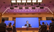 왕이 중국 외교부장 “코로나19는 미중 공동의 적…신냉전 경계”